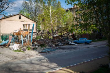 Irpin 'in yok edilmesi. Mayıs 2022. Irpin, Kiev bölgesi, Ukrayna. Rusya Ukrayna savaşı. Irpin 'de kavgadan sonra hasar gördü