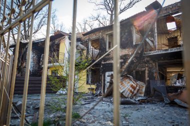 Irpin 'in yok edilmesi. Mayıs 2022. Irpin, Kiev bölgesi, Ukrayna. Rusya Ukrayna savaşı. Irpin 'de kavgadan sonra hasar gördü