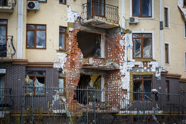 Irpin 'in yok edilmesi. Mayıs 2022. Irpin, Kiev bölgesi, Ukrayna. Rusya Ukrayna savaşı. Irpin 'de kavgadan sonra hasar gördü