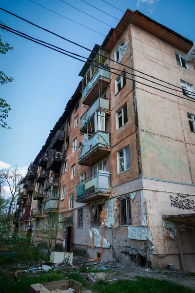 Irpin 'in yok edilmesi. Mayıs 2022. Irpin, Kiev bölgesi, Ukrayna. Rusya Ukrayna savaşı. Irpin 'de kavgadan sonra hasar gördü
