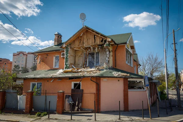 Irpin 'in yok edilmesi. Mayıs 2022. Irpin, Kiev bölgesi, Ukrayna. Rusya Ukrayna savaşı. Irpin 'de kavgadan sonra hasar gördü