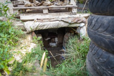 Andriyivka, Buchansky bölgesi, Kyiv bölgesi, Ukrayna - 09.02.2022: Andriyivvvka 'nın imhası. Rusya Ukrayna savaşı. Andriyivka 'da kavgadan sonra hasar gördü.