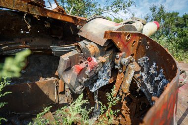 Andriyivka, Buchansky bölgesi, Kyiv bölgesi, Ukrayna - 09.02.2022: Andriyivvvka 'nın imhası. Rusya Ukrayna savaşı. Andriyivka 'da kavgadan sonra hasar gördü.