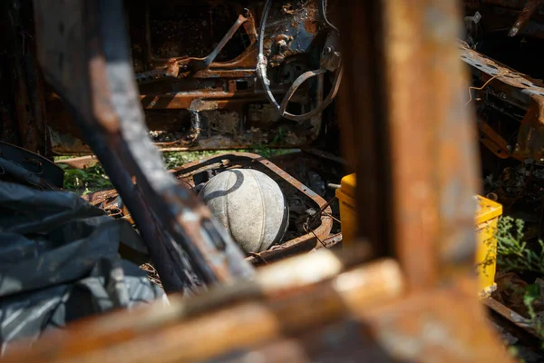 Andriyivka, Buchansky bölgesi, Kyiv bölgesi, Ukrayna - 09.02.2022: Andriyivvvka 'nın imhası. Rusya Ukrayna savaşı. Andriyivka 'da kavgadan sonra hasar gördü.