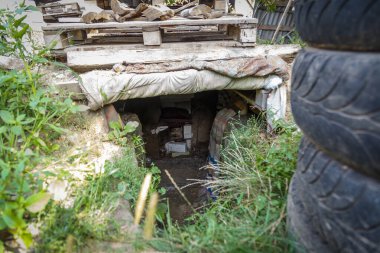 Andriyivka, Buchansky bölgesi, Kyiv bölgesi, Ukrayna; Rusya Ukrayna savaşı; Andriyivvka 'da çatışmadan sonra hasar gördü