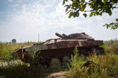 Andriyivka, Buchansky bölgesi, Kyiv bölgesi, Ukrayna; Rusya Ukrayna savaşı; Andriyivvka 'da çatışmadan sonra hasar gördü