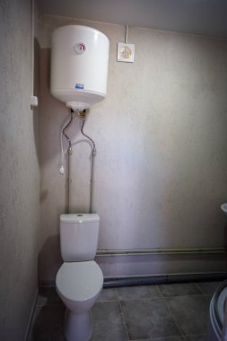 Andriyivka, Buchansky bölgesi, Kyiv bölgesi, Ukrayna; Rusya Ukrayna savaşı; Andriyivvka 'da çatışmadan sonra hasar gördü