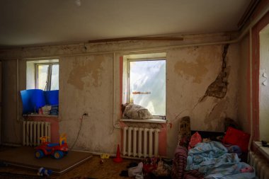 Andriyivka, Buchansky bölgesi, Kyiv bölgesi, Ukrayna; Rusya Ukrayna savaşı; Andriyivvka 'da çatışmadan sonra hasar gördü