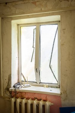 Andriyivka, Buchansky bölgesi, Kyiv bölgesi, Ukrayna; Rusya Ukrayna savaşı; Andriyivvka 'da çatışmadan sonra hasar gördü