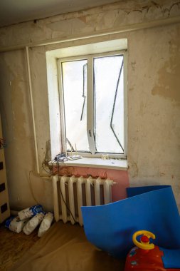 Andriyivka, Buchansky bölgesi, Kyiv bölgesi, Ukrayna; Rusya Ukrayna savaşı; Andriyivvka 'da çatışmadan sonra hasar gördü