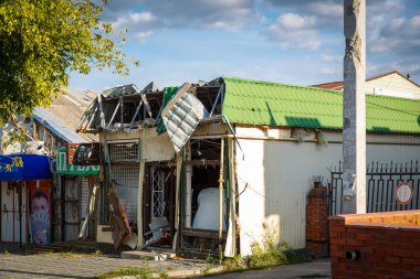 Izium, Kharkiv bölgesi, Ukrayna - 09.22.2022: Izium 'un imhası. Rusya Ukrayna savaşı. Kavgadan sonra İzium 'da hasar gördü
