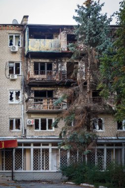 Izium, Kharkiv bölgesi, Ukrayna - 09.22.2022: Izium 'un imhası. Rusya Ukrayna savaşı. Kavgadan sonra İzium 'da hasar gördü