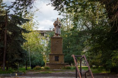 Izium, Kharkiv bölgesi, Ukrayna - 09.22.2022: Izium 'un imhası. Rusya Ukrayna savaşı. Kavgadan sonra İzium 'da hasar gördü