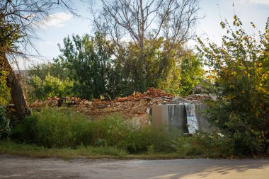 Izium, Kharkiv bölgesi, Ukrayna - 09.22.2022: Izium 'un imhası. Rusya Ukrayna savaşı. Kavgadan sonra İzium 'da hasar gördü