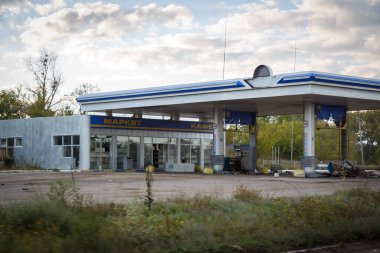 Izium, Kharkiv bölgesi, Ukrayna - 09.22.2022: Izium 'un imhası. Rusya Ukrayna savaşı. Kavgadan sonra İzium 'da hasar gördü