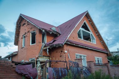 Izium, Kharkiv bölgesi, Ukrayna - 09.22.2022: Izium 'un imhası. Rusya Ukrayna savaşı. Kavgadan sonra İzium 'da hasar gördü