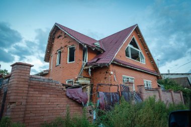 Izium, Kharkiv bölgesi, Ukrayna - 09.22.2022: Izium 'un imhası. Rusya Ukrayna savaşı. Kavgadan sonra İzium 'da hasar gördü