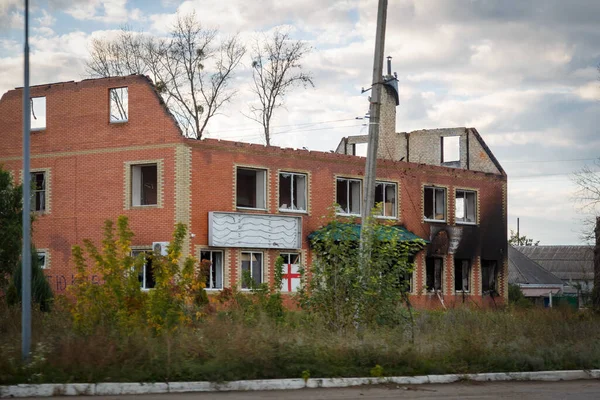 Izium, Kharkiv bölgesi, Ukrayna - 09.22.2022: Izium 'un imhası. Rusya Ukrayna savaşı. Kavgadan sonra İzium 'da hasar gördü