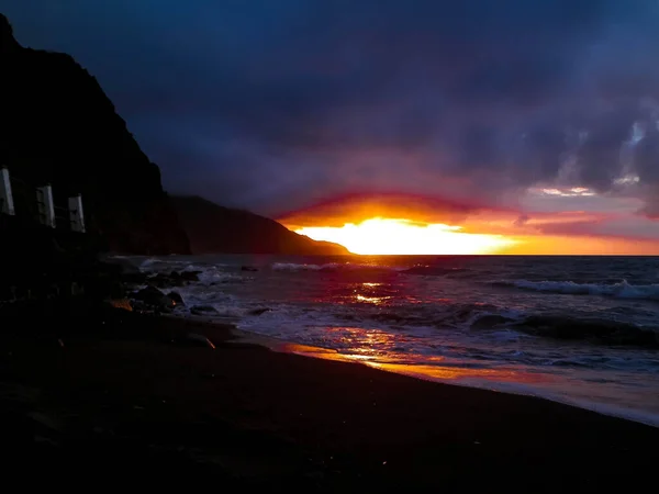 Piękny Zachód Słońca Nad Plażą Povocao Azory Portugalia Pojęcie Podróży — Zdjęcie stockowe