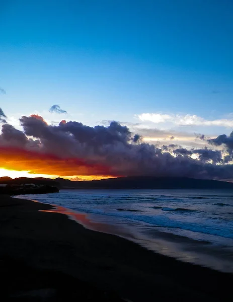 Όμορφο Ηλιοβασίλεμα Πάνω Από Την Παραλία Στο Ribiera Grande Ατλαντικός — Φωτογραφία Αρχείου