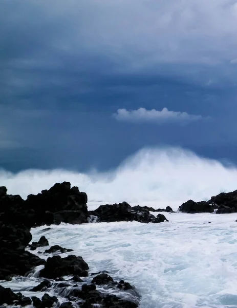 Ondas Bater Contra Rochas Tempo Ventoso São Miguel Açores Parque — Fotografia de Stock
