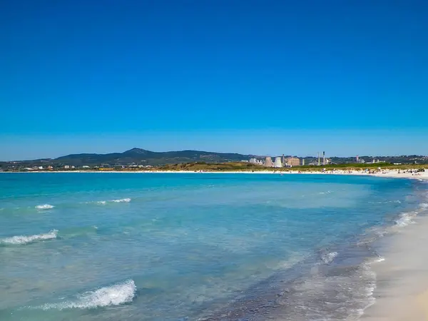 海岸とビーチでヴァダ イタリア ターコイズブルーの水と白い砂 旅と自然概念 — ストック写真