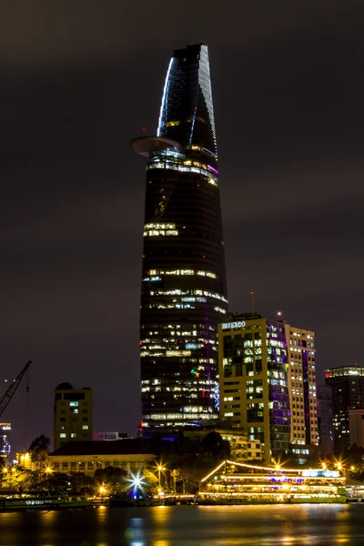 Saigon la nuit 2, La grande tour : Bitexco Tower — Photo