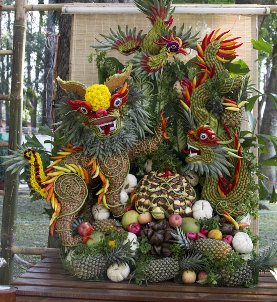 Decoração de detalhe fazendo em alimentos e flores Imagem De Stock