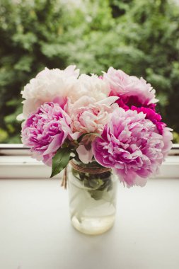 Güzel bir buket pembe şakayık