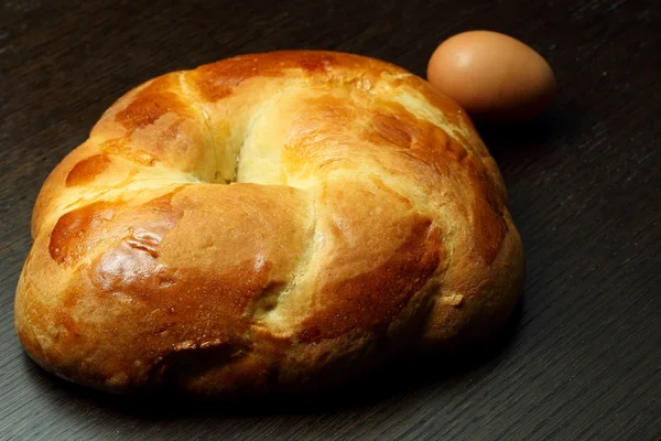 Cuzzupa (traditional Calabrian cake) on wooden table — Stock Photo, Image