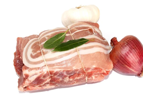 Rohes Schweinefleisch auf weißem — Stockfoto