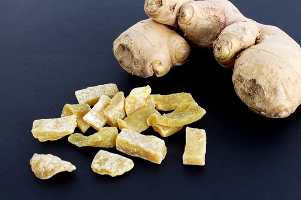 zencefil kökü ve kurutulmuş zencefil