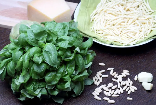 Ingredients for pesto sauce and trofie — Stock Photo, Image