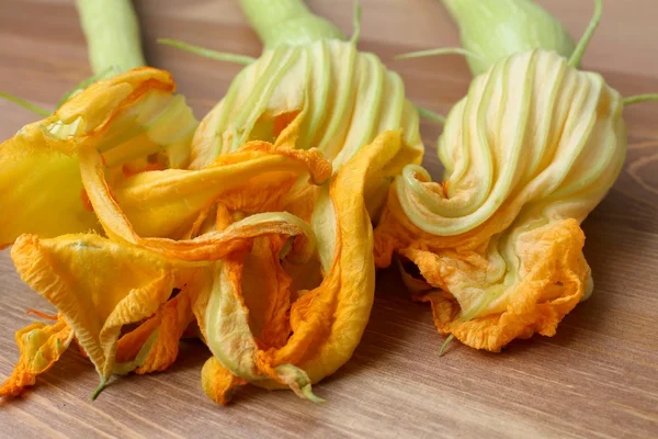 Verse courgette — Stockfoto