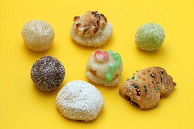 Badem ezmesi tatlılar