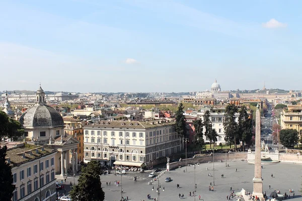 Pohled na náměstí piazza del popolo v Římě z pincio — Stock fotografie