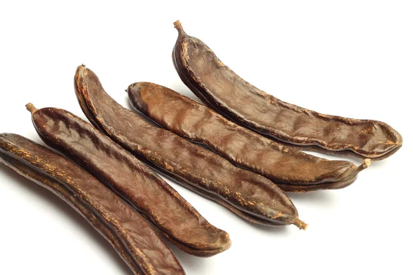 Carob pods isolerad på vit — Stockfoto