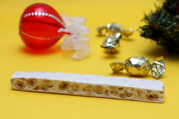 ヌガーとクリスマスの装飾 — ストック写真