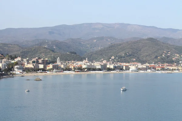 Albissola Marina vista do mar — Fotografia de Stock