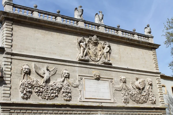 Bas-relieff i Avignon – stockfoto