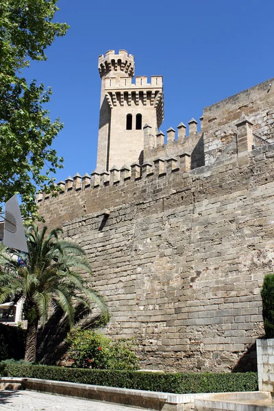 Palma de mallorca, královský palác almudaina — Stock fotografie