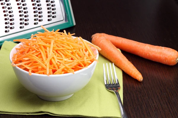 Zanahorias Julienne en tazón blanco — Foto de Stock