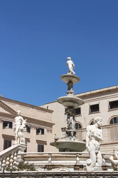 Kašna v piazza pretoria (náměstí hanby), palermo — Stock fotografie