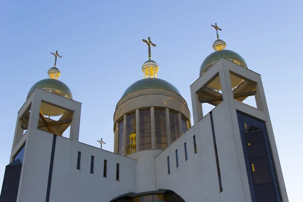 Christian Church mavi gökyüzü arka plan ile