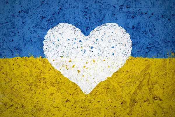 Kalp simgesi olan Ukrayna bayrağı Telifsiz Stok Fotoğraflar