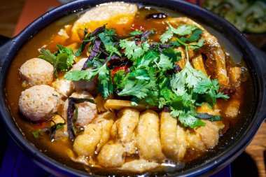 Lezzetli bir Çin Guangxi yemeği, salyangoz ve ördek ayağı.