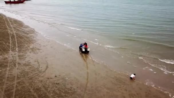 Gente Jugando Motos Playa Playa Deportes Junto Mar — Vídeos de Stock