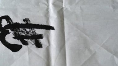 Kaligrafi ve yazı yazan eski bir hattattır.