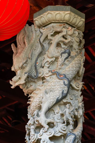 Balok Atas Dan Tiang Patung Relief Naga Dalam Arsitektur Klasik — Stok Foto