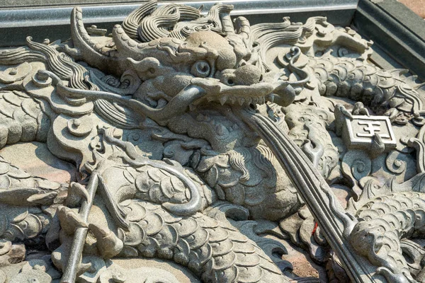 Gros Plan Relief Dragon Flottant Enroulé Architecture Traditionnelle Chinoise — Photo